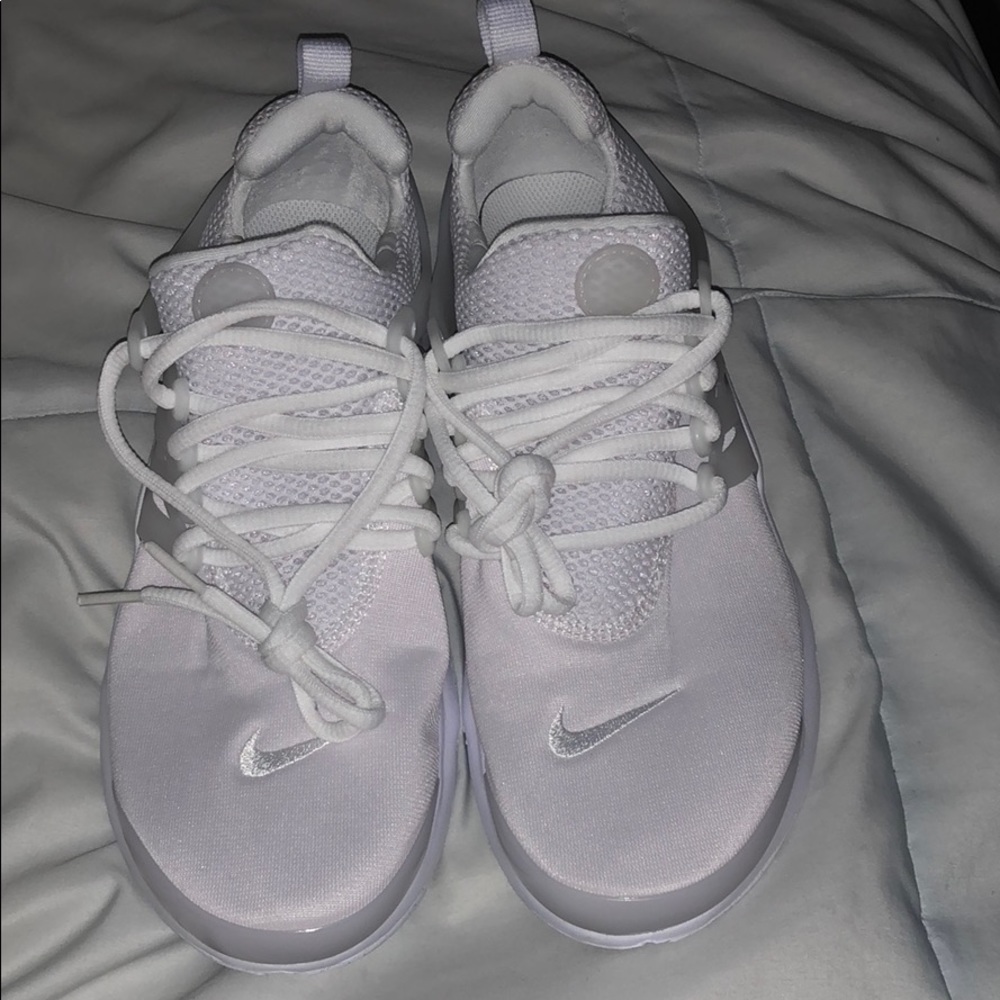 White nike prestos